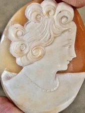 VICTORIAN  HAND CARVED CONCH SHELL ITALIAN WOMAN With NECKLACE  LOOSE CAMEO 2 "