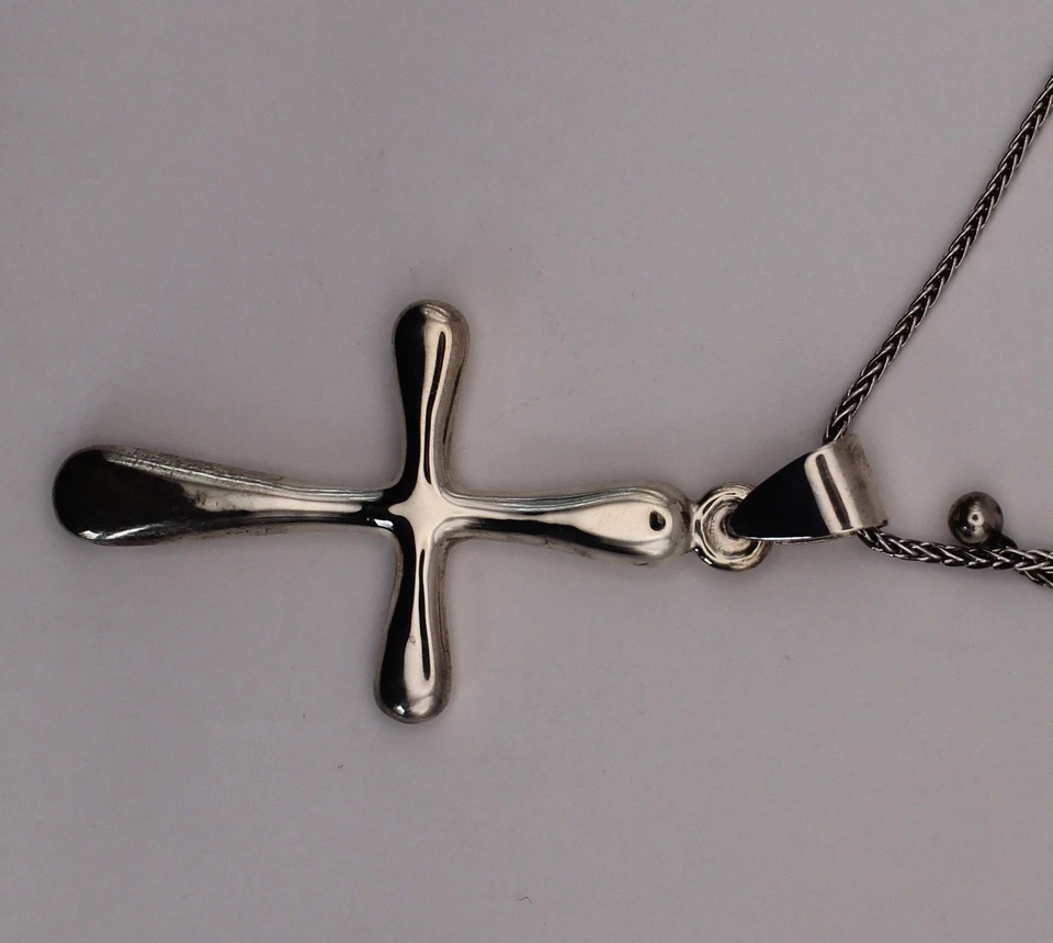 Pingente cruz de prata esterlina com corrente de trigo folheada a ródio prata esterlina - Imagem 3 de 4