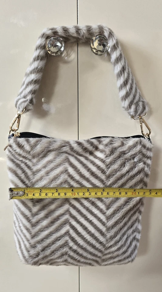 Faux Fur Zig Zag Herringbone 25cm X 25cm Shoulder Bag theonebuttonshop - Image 2 of 4