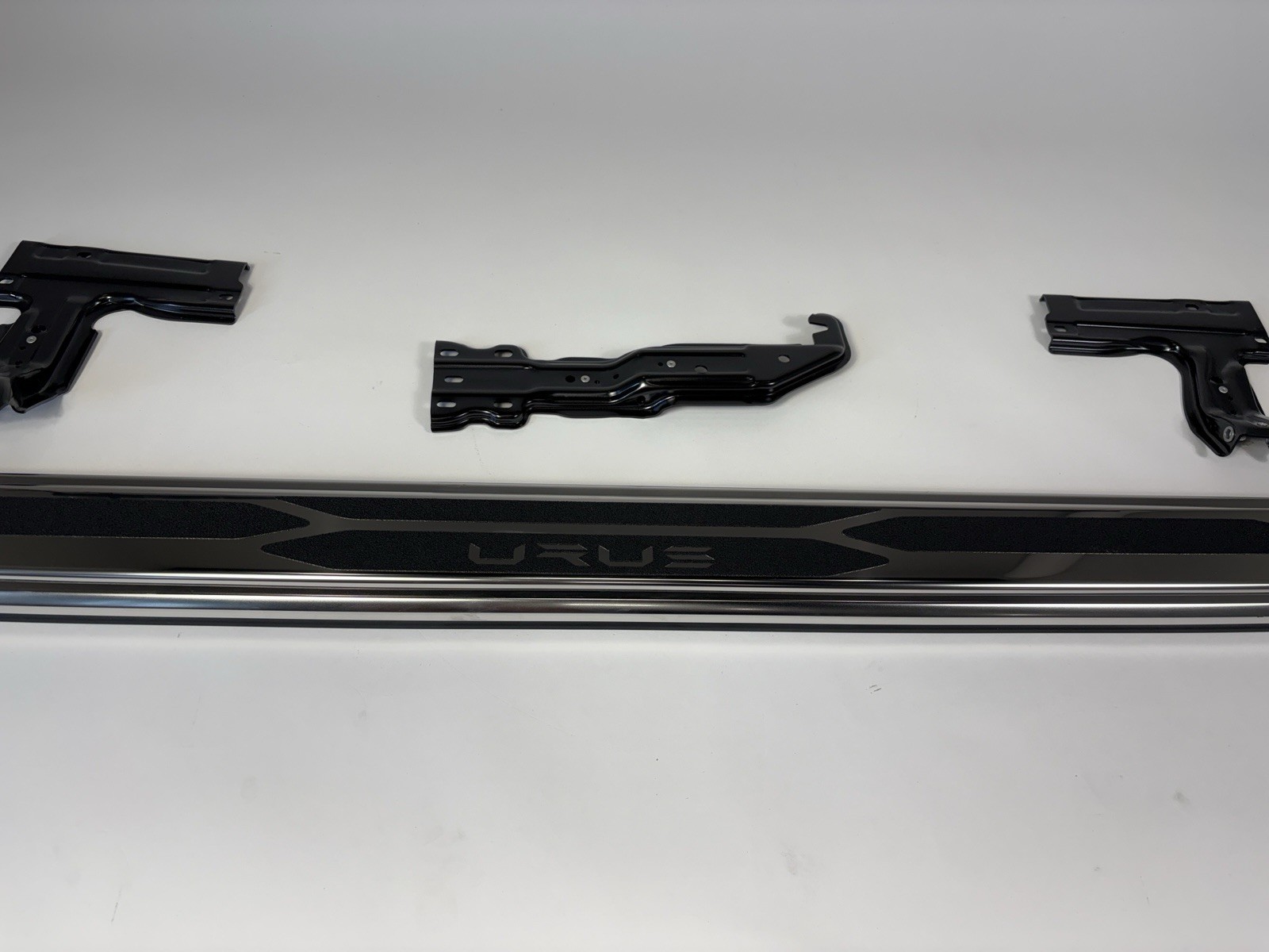 Lamborghini Urus Running boards Pair P/N 4ML071066C