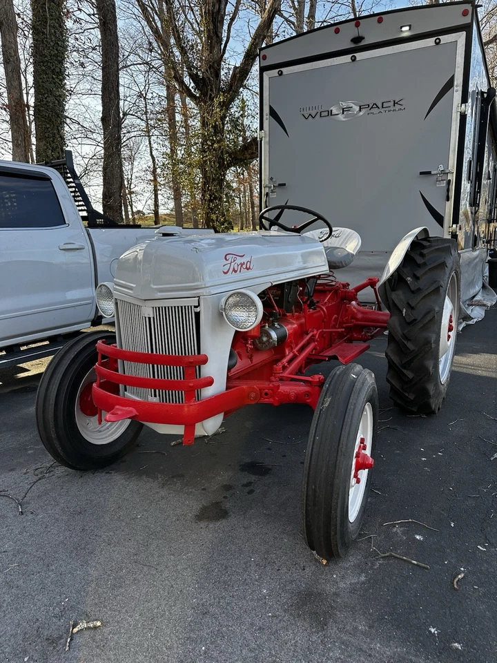 Fully restored 1948 8N Ford tractor, completely restored - Image 4 of 4