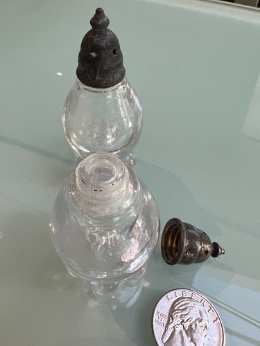 Candlewick salt and pepper small shakers, metal lids - Picture 2 of 3