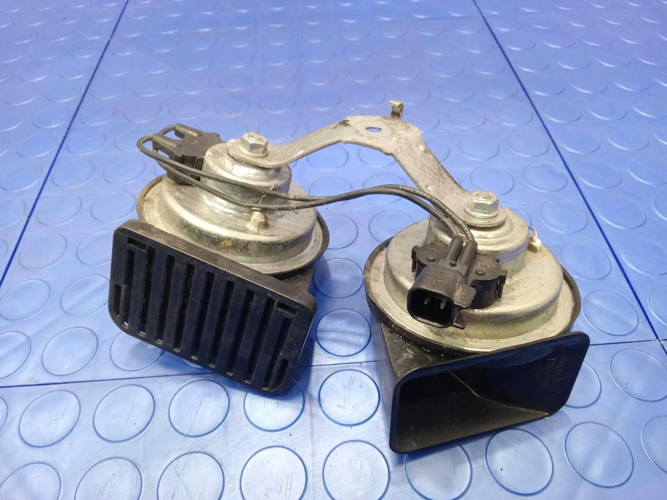 2010-2019 Ford Taurus Dual Note Horn Assembly Genuine OEM Part DA5Z13832B - Imagem 2 de 4