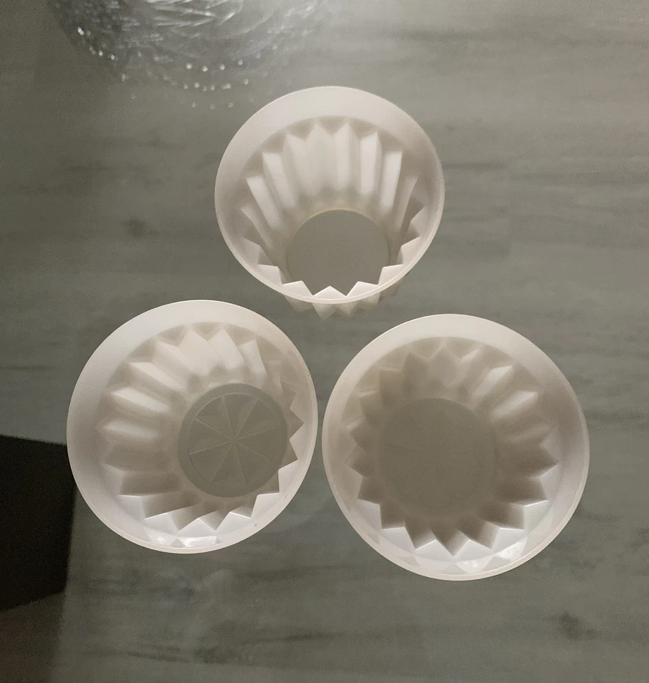 Tupperware Puddingform/Eisform 3er Set Sturzform mit Deckel Weiß, 7cm.x7cm. - Bild 4 von 4