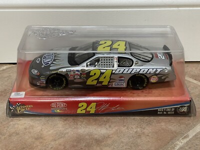 2004 Jeff Gordon DuPont Hendrick 20th Anniversary Winners Circle Action 1:24