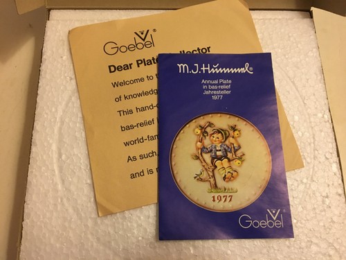 M.I.Hummel 1977 Annual Plate in Bas-Relief, HUM 270 w Box Apple Tree Boy - Picture 4 of 5