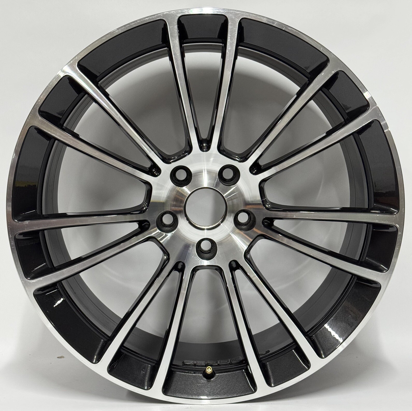 (1) McLaren 570S MACHINED BLACK FRONT Wheel 8JX19” P/N 13B0928CP OEM