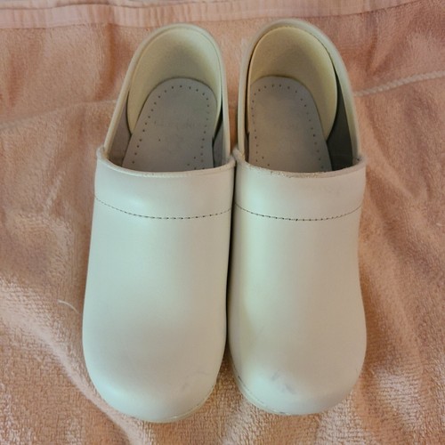 dansko nursing sneakers