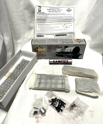 Proto 2000  8,000 Gallon Type 21 Riveted Tank Car Kanotex #8256 - DG316