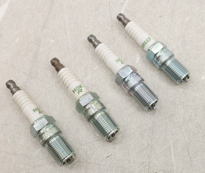 NEW OEM Jaguar Spark Plugs Set of 4 NAB3850DA Jaguar XJS 6.0L 1995