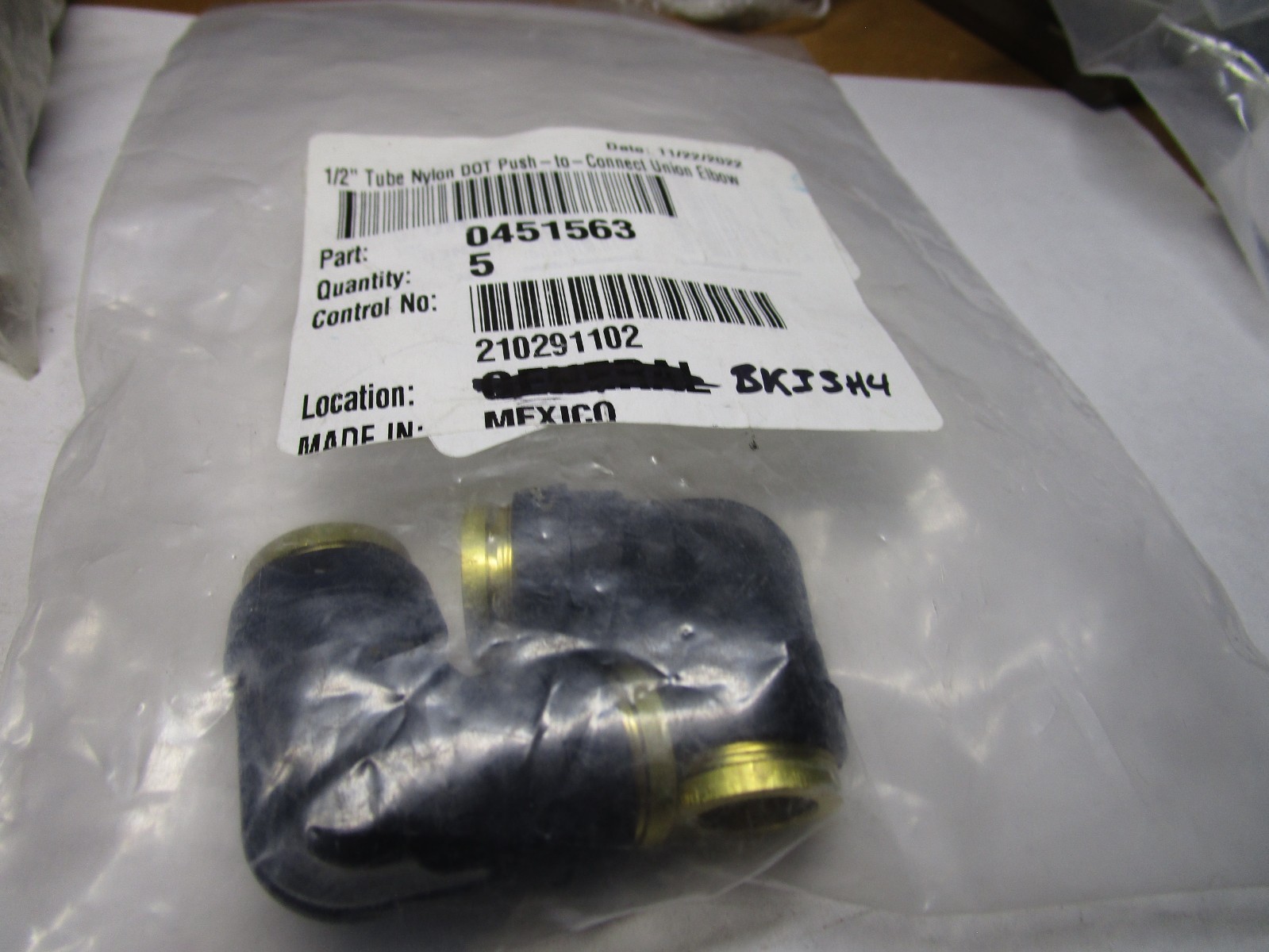 1/2" Tube Nylon DOT Push-to-Connect Union Elbow QTY 2