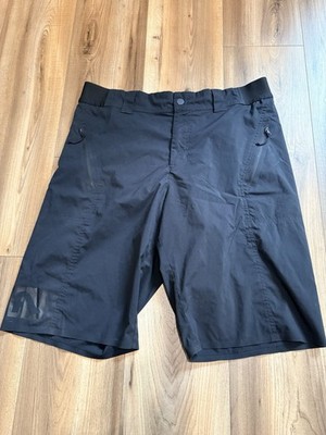 Flylow Shorts Men s 34 Black 11  Inseam Zip Pockets 