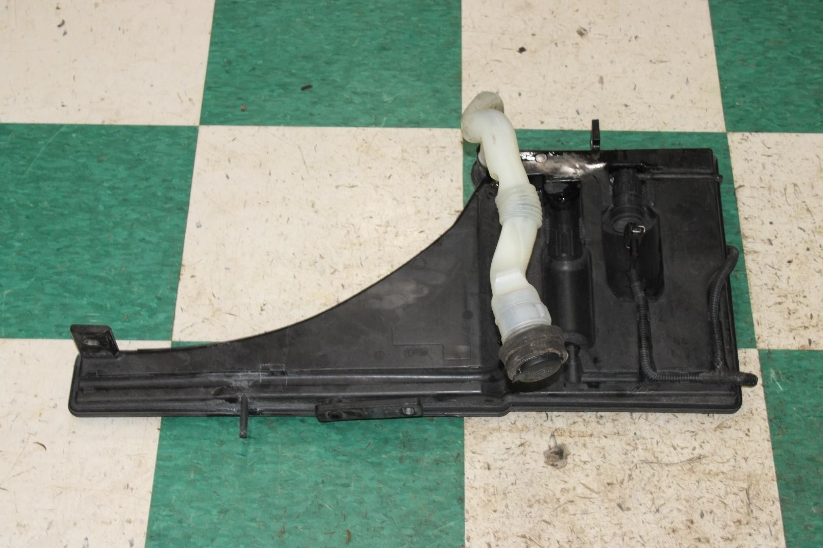 14-21 Ghibli Washer Bottle Windshield Reservoir Jug Assy Unit OEM Factory OE WTY