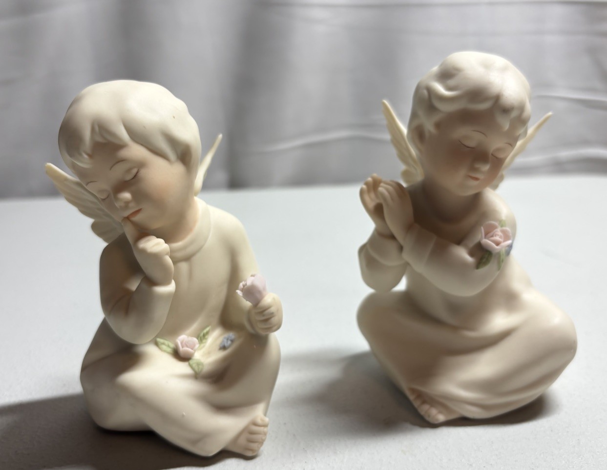 1991 Homco Home Interiors Angel Wings Child Flowers Bisque Ceramic Figurine READ
