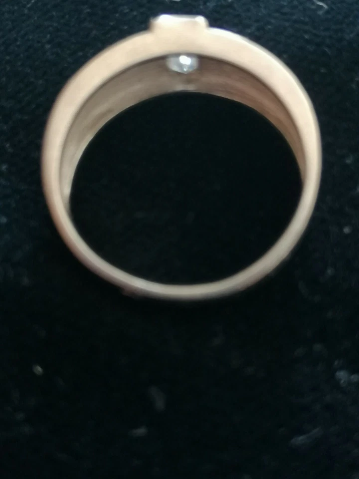 Anello da donna in argento con zircone centrale solitario - Immagine 3 di 4