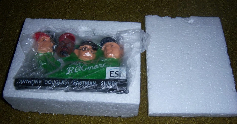 Como nuevo en caja ROCHESTER Red Wings MT. ESTATUA/figura de ROCMORE Susan B. Anthony Foto 2 de 4