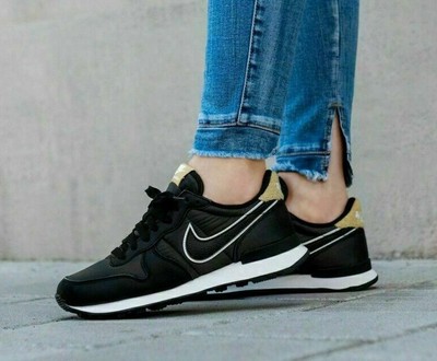 nike internationalist size 4