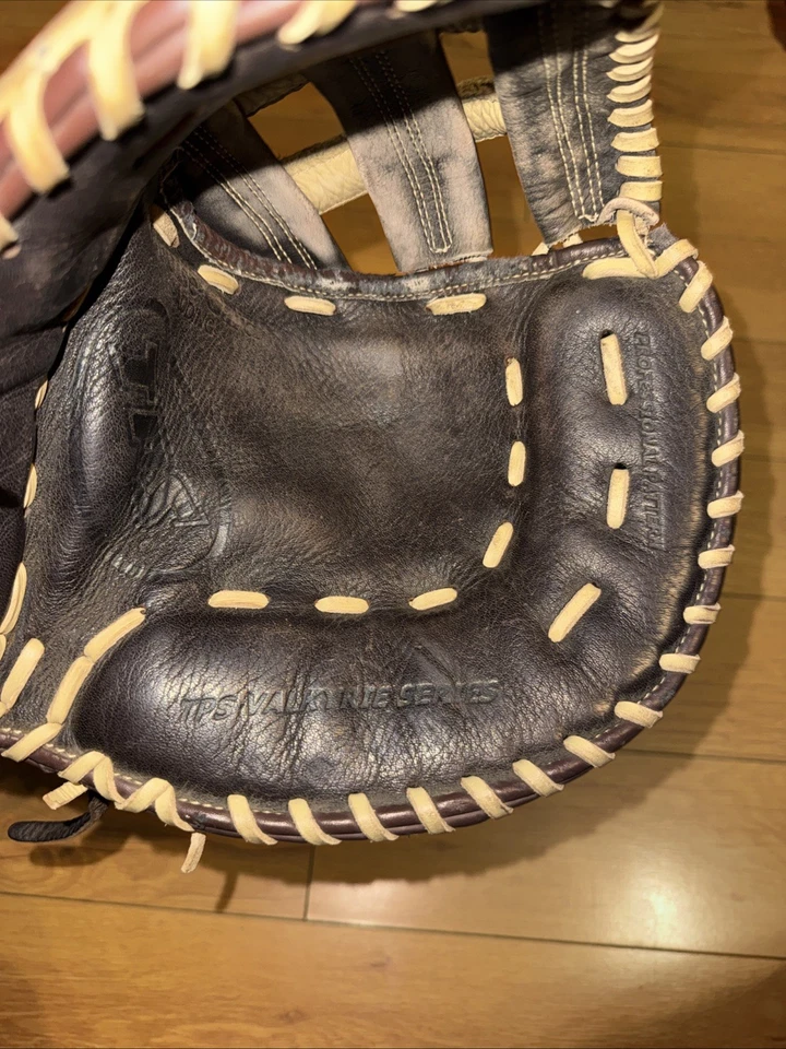 "Guante de primera base de softbol Louisville Valkyrie Game Ready para mujer 12,5"" lanzamiento derecho" Foto 3 de 4