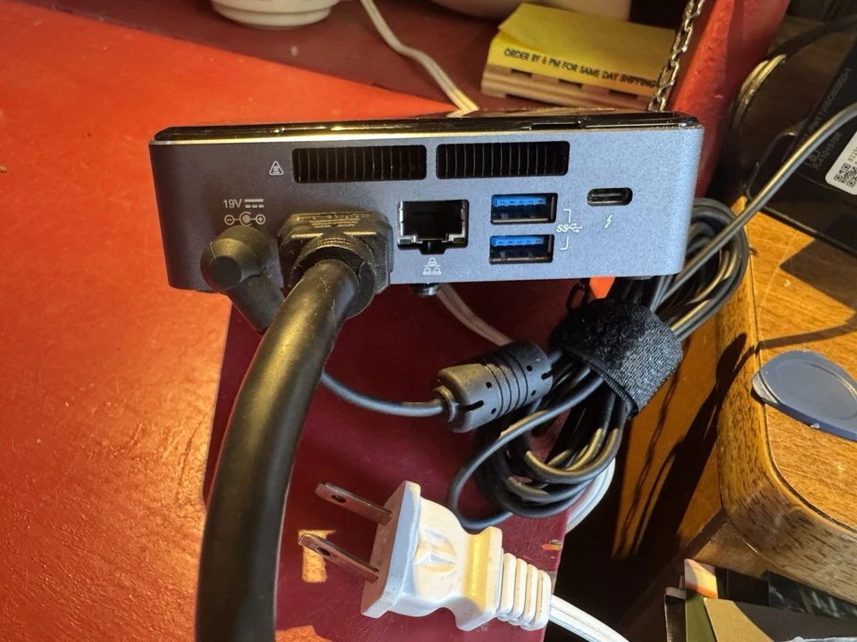 Intel NUC Mini Computer 1TB 8GB I5-8265U 8th Gen - Image 2 of 4