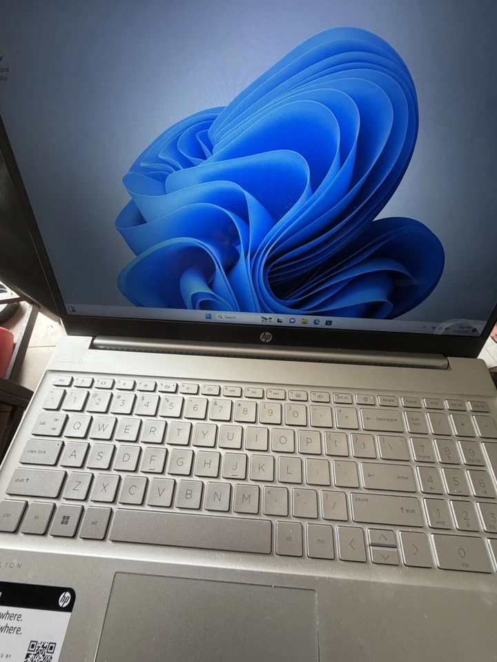 HP Pavilion 15 eg2065st Intel Core i5-1235U @ 1.3GHz, 12GB RAM 256GB 12th Gen - image 2 of 4
