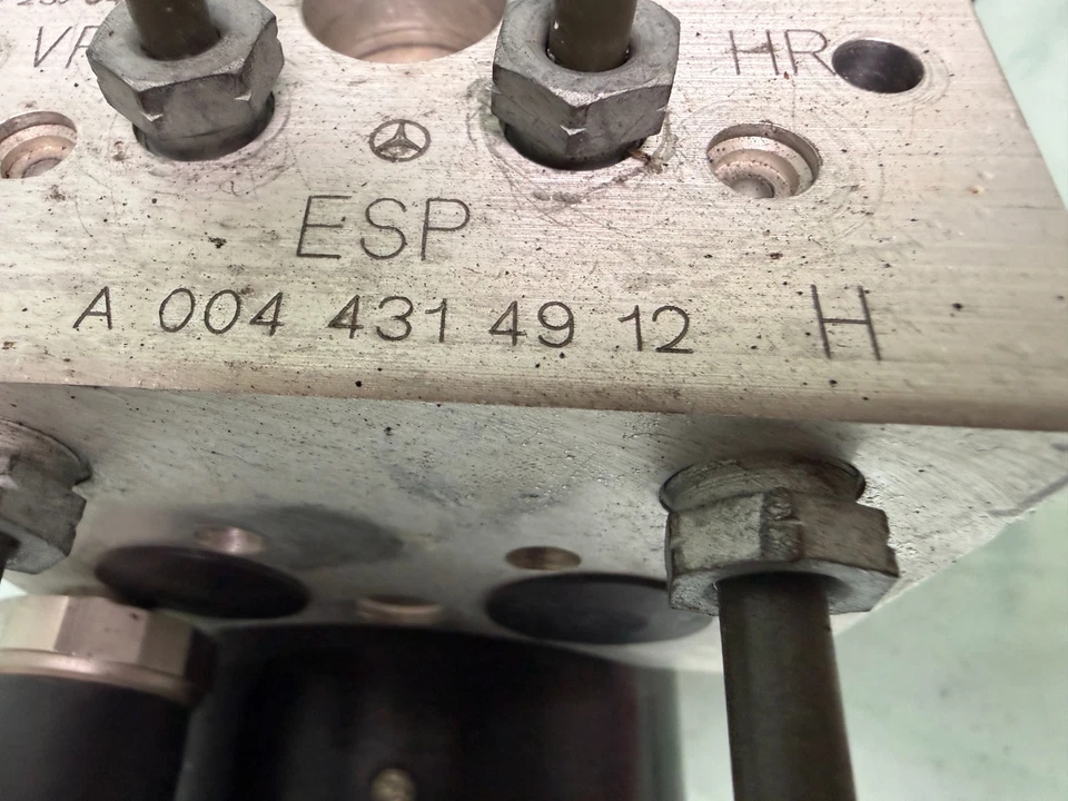 00-03 梅赛德斯 W210 W208 E320 CLK430 CLK320 ABS 防锁制动泵 0130108096 — 第 4/4 张图片