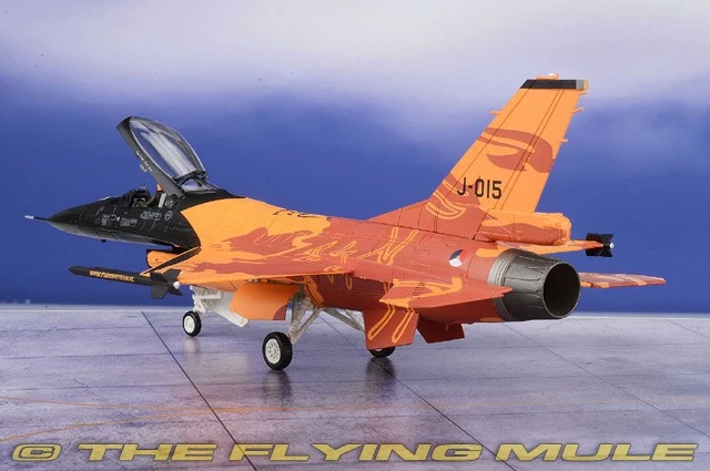 Hobby Master 1:72 F-16AM Fighting Falcon RNLAF Demo Team The Orange Lion Foto 2 de 4