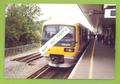 CLASS 165 DIESEL MULTIPLE UNIT 165022 AT AMERSHAM 24/5/98.PHOTOGRAPH 10 x 15cms.