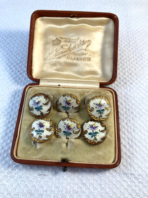 Antikes Porzellan Knopfset mit handbemalten Veilchen von E.M. Paris