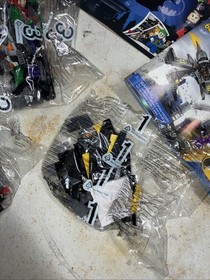 LEGO DC Comics Super Heroes: Batwing Battle Over Gotham City (6863) Open Box 6