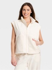 JoyLab Women s High Pile Boxy Fit Vest - Cream / Off-White Size Medium NWT