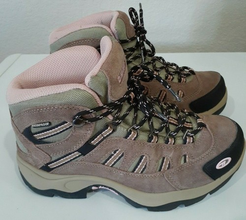Bota de Senderismo Para Mujer M Hi-Tec Bandera Tiro Medio Impermeable, Taupe/Rubor Talla 7.5 - Imagen 3 de 11