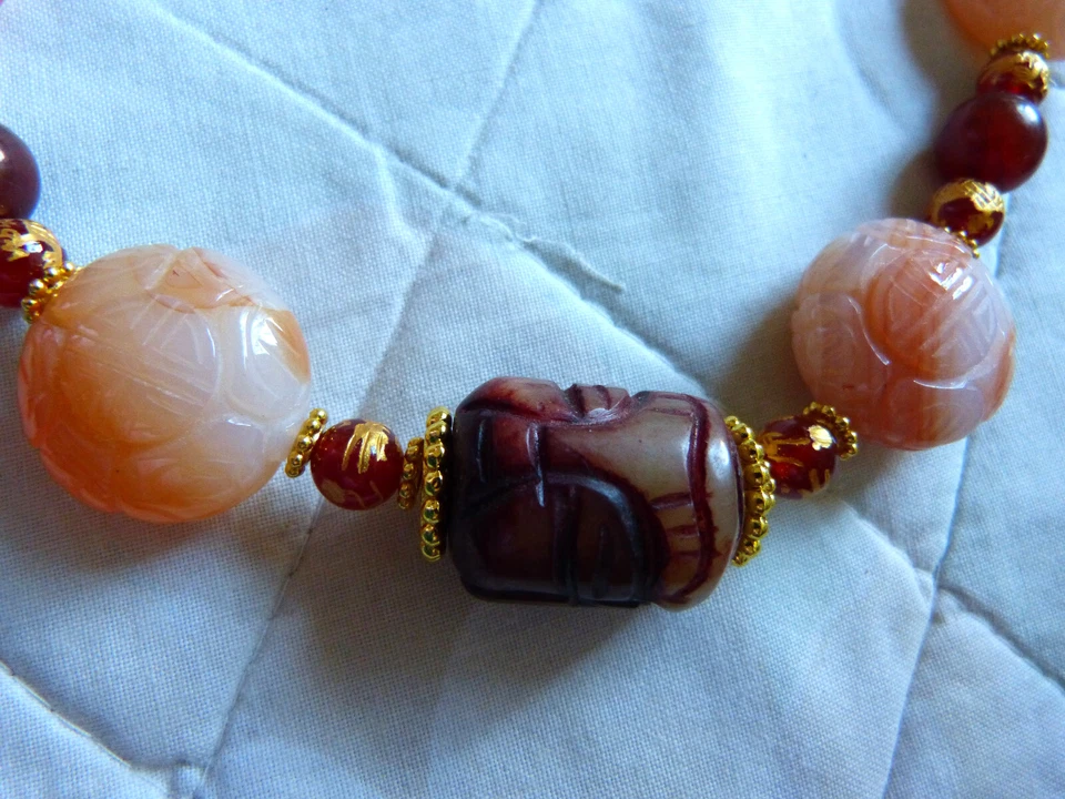 Chinese Style Necklace with carved red jade and carnelian shou beads - Image 3 of 4