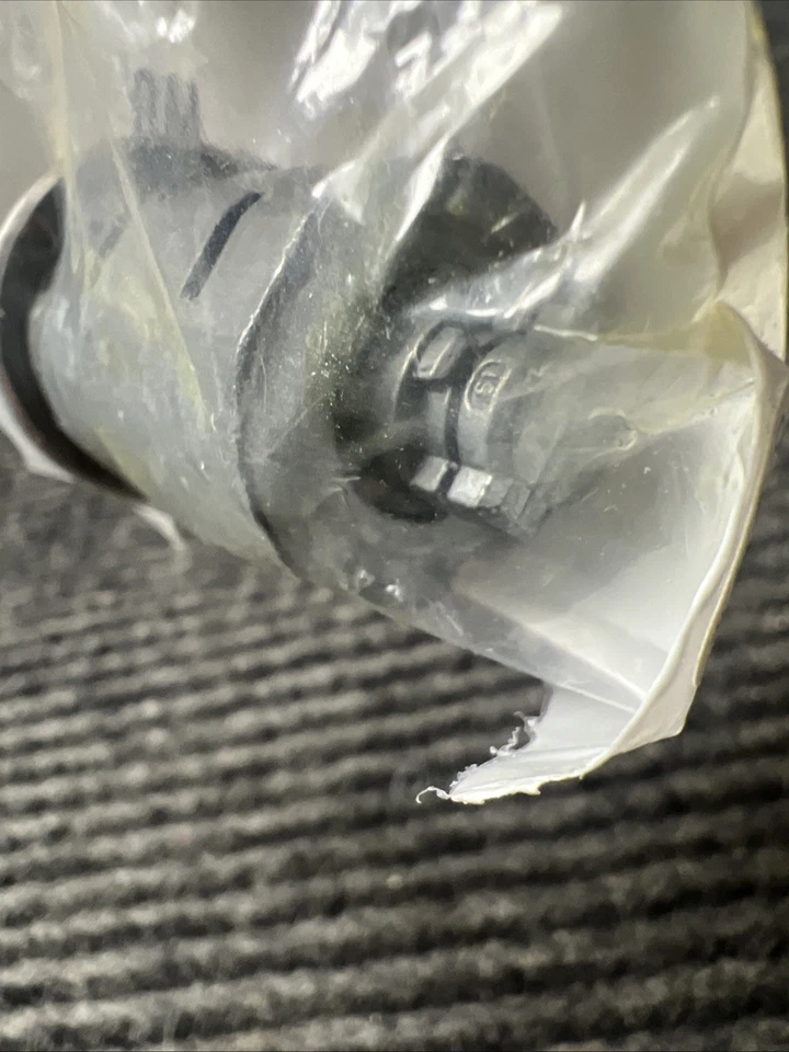 Cilindro de bloqueo de repuesto Bolt 7025636 para corte lateral Ford/Lincoln/Land Rover Foto 3 de 4