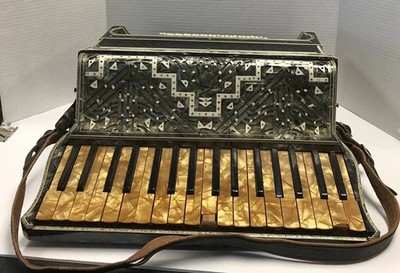 BEAUTIFUL VINTAGE LA TOSCA ACCORDION In Case AS IS