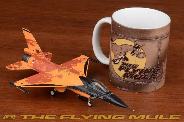 Hobby Master 1:72 F-16AM Fighting Falcon RNLAF Demo Team The Orange Lion Foto 4 de 4