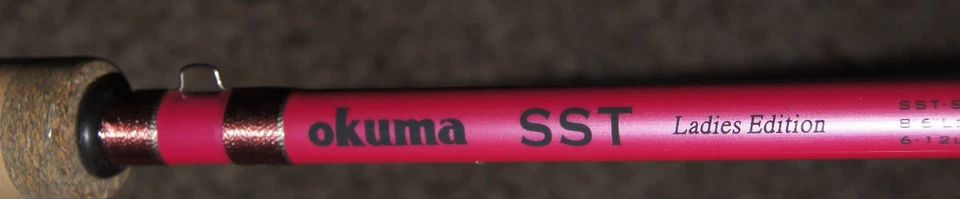 Okuma SST 8'6" Edición Damas SteelHead Spinning Rod - Rosa - Luz Media (ML) Foto 4 de 4