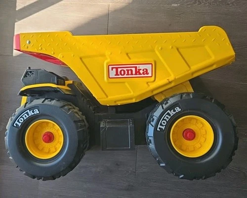 Vintage 2004 TONKA TRUCK 9159 - Metal Bed Dump Truck - Red Handle - HASBRO