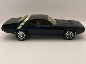 Nicely buil1t 1971 Black Plymouth 440 Road Runner Muscle Car 1:25 Scale Model