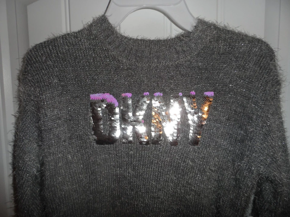 Lindo Suéter DKNY Niñas Talla 5 Gris Lentejuelas Manga Larga Nuevo Con Etiquetas Foto 3 de 4