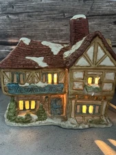 "The Williams Pub" Lighted Christmas House Bisque w/Box & Light (USED-NM)