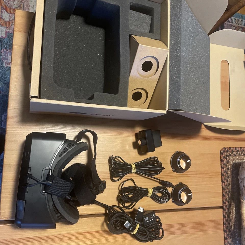 Oculus Rift DK2 Development Kit Virtual Reality headset - Image 3 of 4