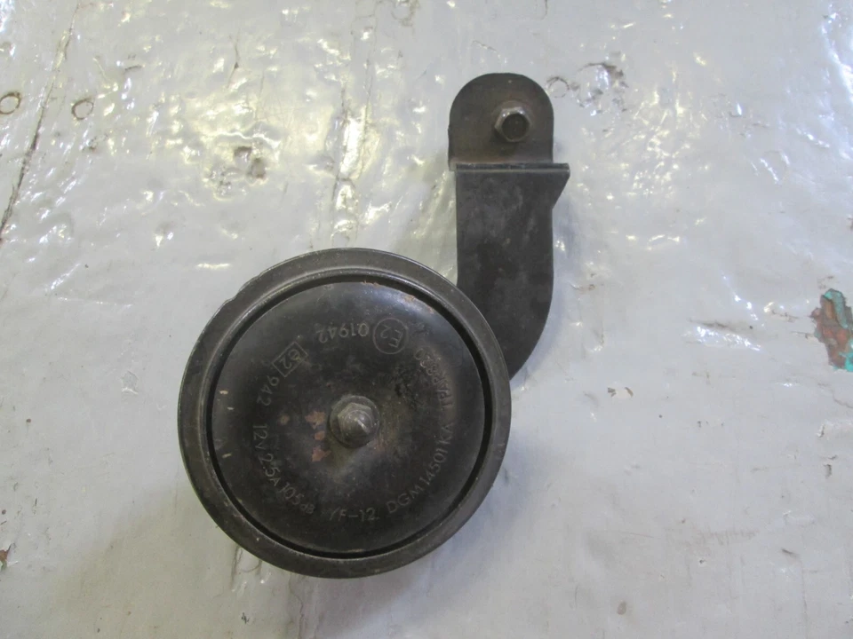 SUZUKI PAIR OF  38502-17E12 GSX-R CUSTOM DUAL HORNS  TESTED AS WORKING - Image 2 of 4