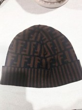 Vendo cappellino fendi di lana 