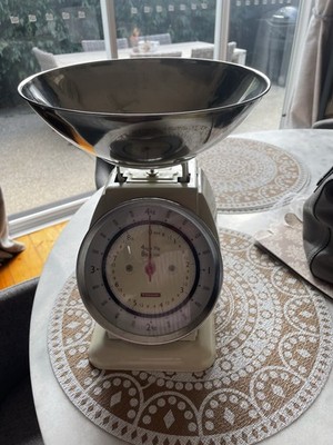 Vintage Typhoon Kitchen Scale 4 kg / 8 lb Cream Color Retro Kitchen. Farmhouse