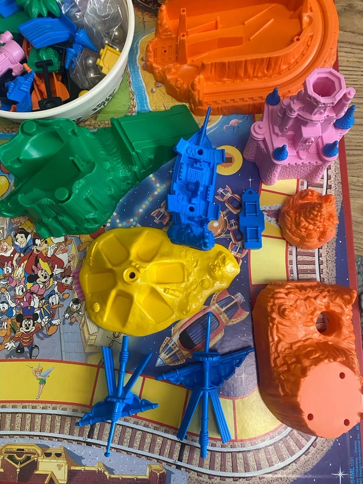 EURO DISNEYLAND THE GAME MB GAMES 100% COMPLETE RARE VGC MICKEY MOUSE - Image 3 of 4