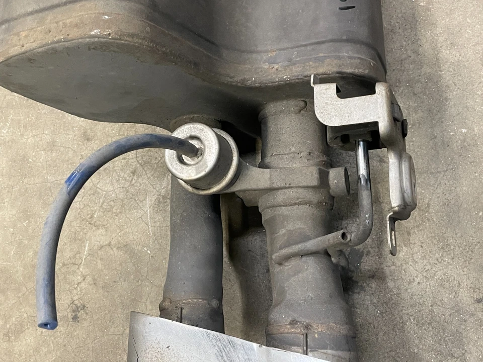 14-17 Maserati Quattroporte GTS Rear Left Exhaust Muffler W/Tip 3.8L 1574 OEM - Image 4 of 4