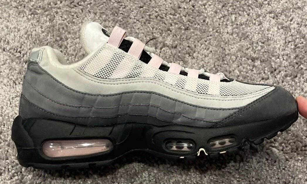 Mens Size 7.5 Nike Air Max 95 PRM Gunsmoke Pink Foam Low Top Mens Size 7.5 Nike Air Max 95 PRM Gunsmoke Pink Foam Low Top
