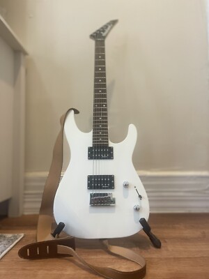 Jackson Dinky guitar  JS 11 W/ Road Runner guitar case