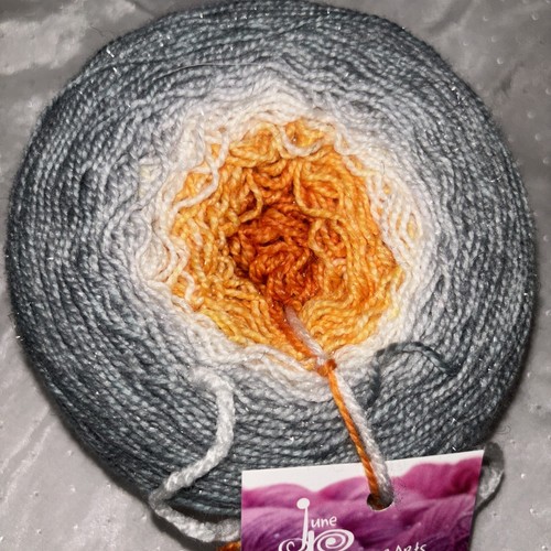 June Pryce handgefärbte Merinowollmischung Garn Finger mehrfarbig funkelnd 510 Yds - Bild 2 von 5