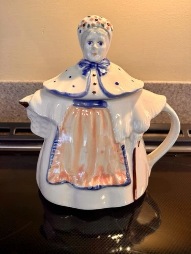 Vintage Shawnee Granny Ann Art Pottery Tea Pot 8.5"